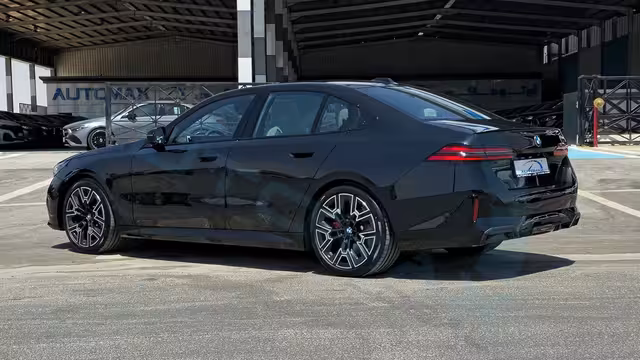 2027 BMW 5-SERIES 520i M 2.0T GCC