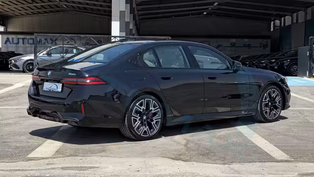 2027 BMW 5-SERIES 520i M 2.0T GCC