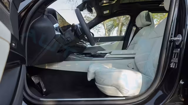 2026 BMW 7-Series 735i M 3.0T RWD