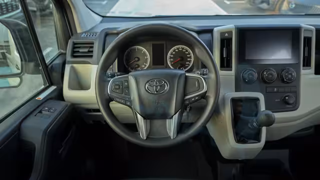 2026 Toyota Hiace Bus 2.8T V4 RWD