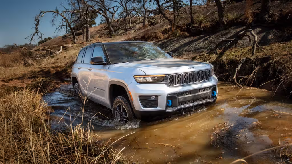 2027 Jeep Grand Cherokee Trailhawk: Returning to Its Rugged Gas-Powered Roots