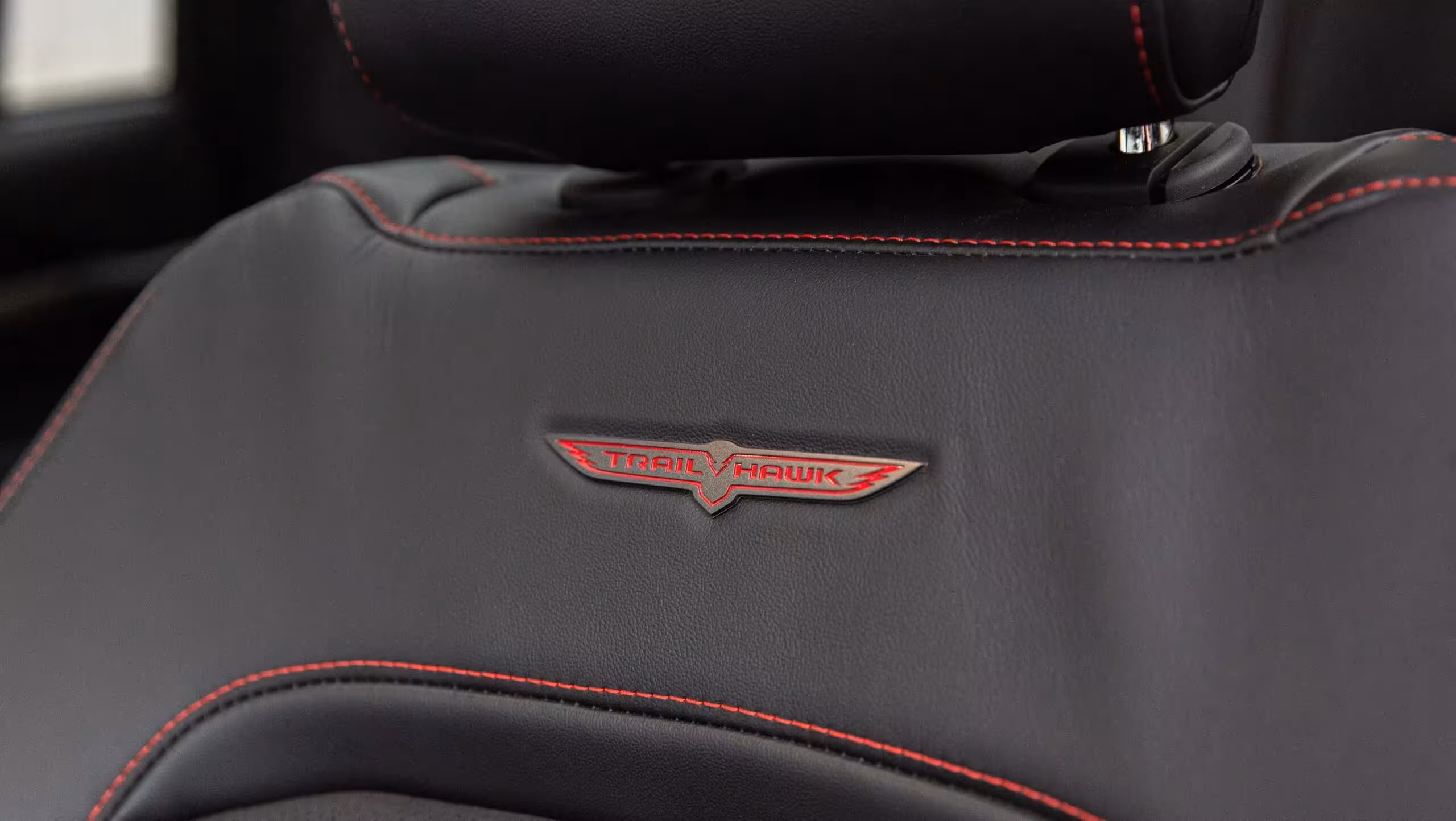 2027 Jeep Grand Cherokee Trailhawk: Returning to Its Rugged Gas-Powered Roots