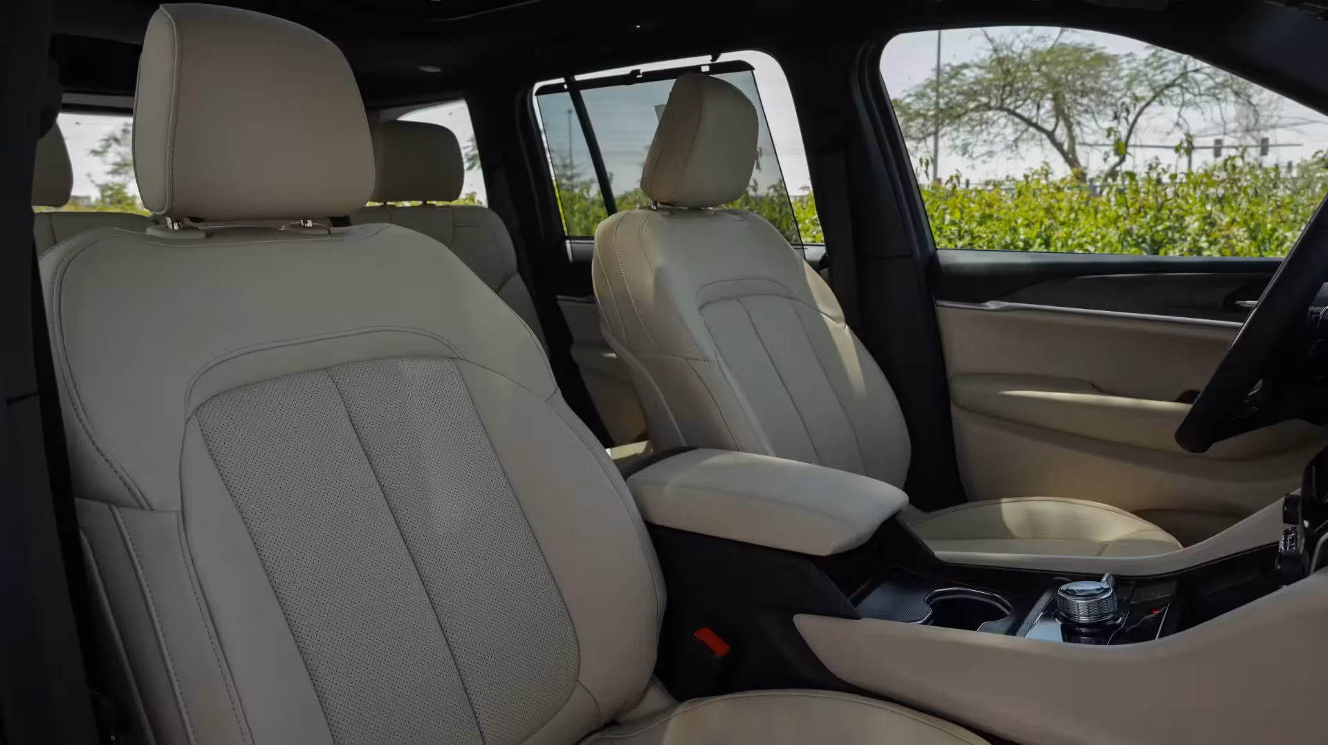 2025 Jeep Grand Cherokee Limited Plus: Refined 4x4 Luxury for UAE