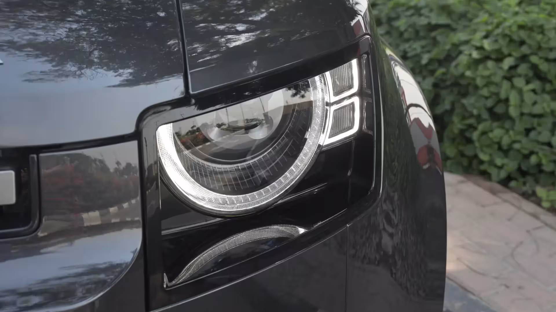 2025 Land Rover Defender 110 X-Dynamic SE: Hybrid Power Meets Iconic Capability