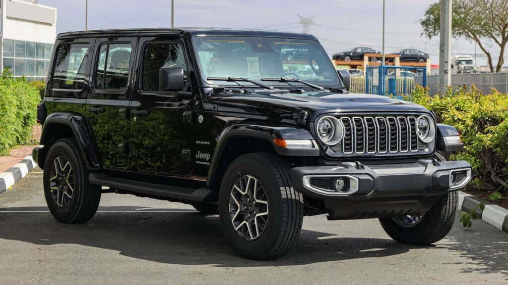 2024 WRANGLER UNLIMITED SAHARA Black Black Interior Winter Package Page3 Image1