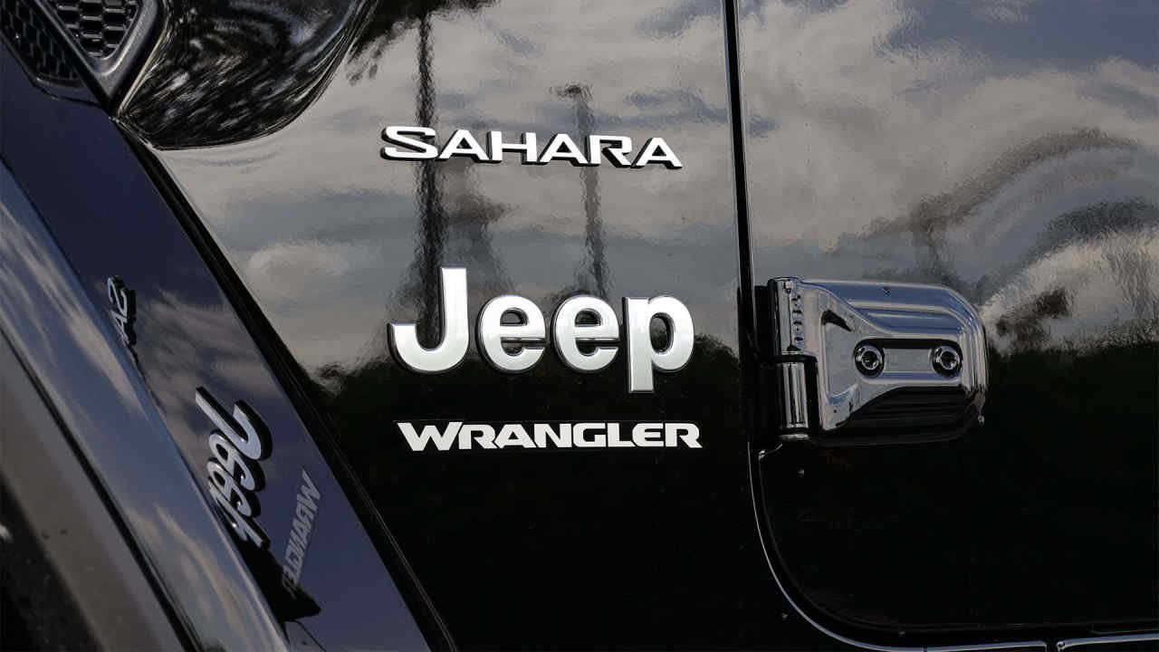 2024 WRANGLER UNLIMITED SAHARA Black Black Interior Winter Package Page68 Image1