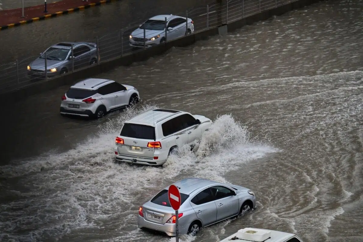 7 نصائح أساسية لتجنب السيارات المتضررة من الفيضانات في دبي