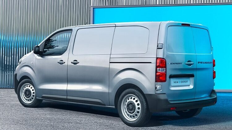 PEUGEOT EXPERT R 2023 BEV ONSITE MULTIMEDIA TEASER MOBILE 750x700 5