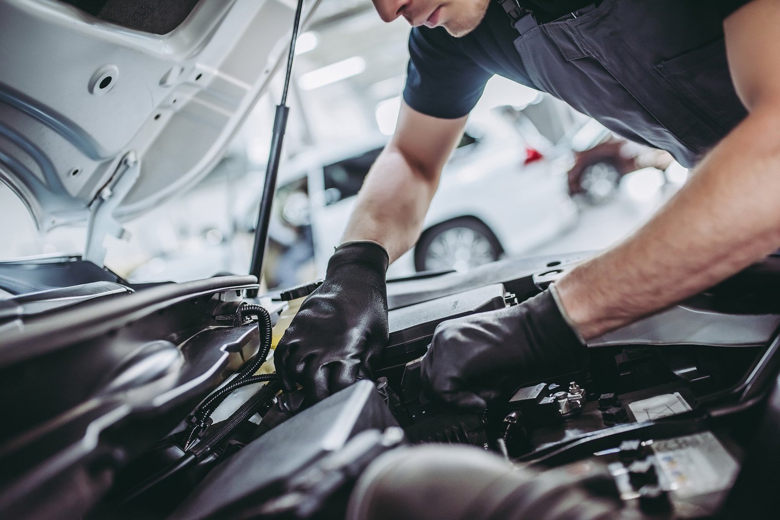 Cropped,Image,Of,Handsome,Mechanic,In,Uniform,Is,Working,In