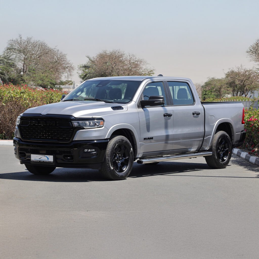 2025 RAM 1500 BIG HORN Billet Silver (Night Edition)