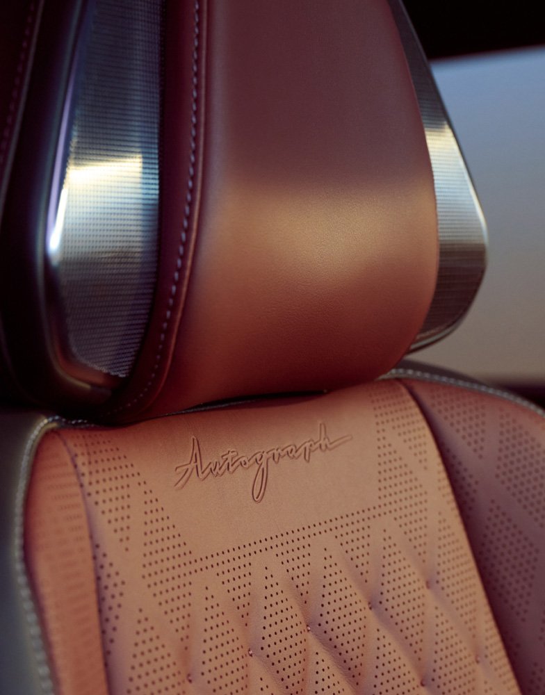 2025 infiniti qx80 burgundy seat d