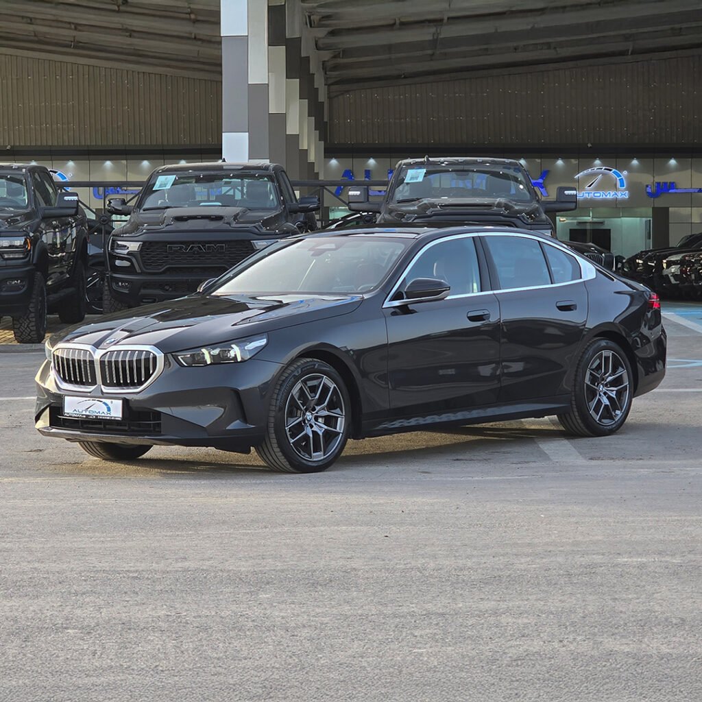 2025 BMW 520i Sophisto Grey