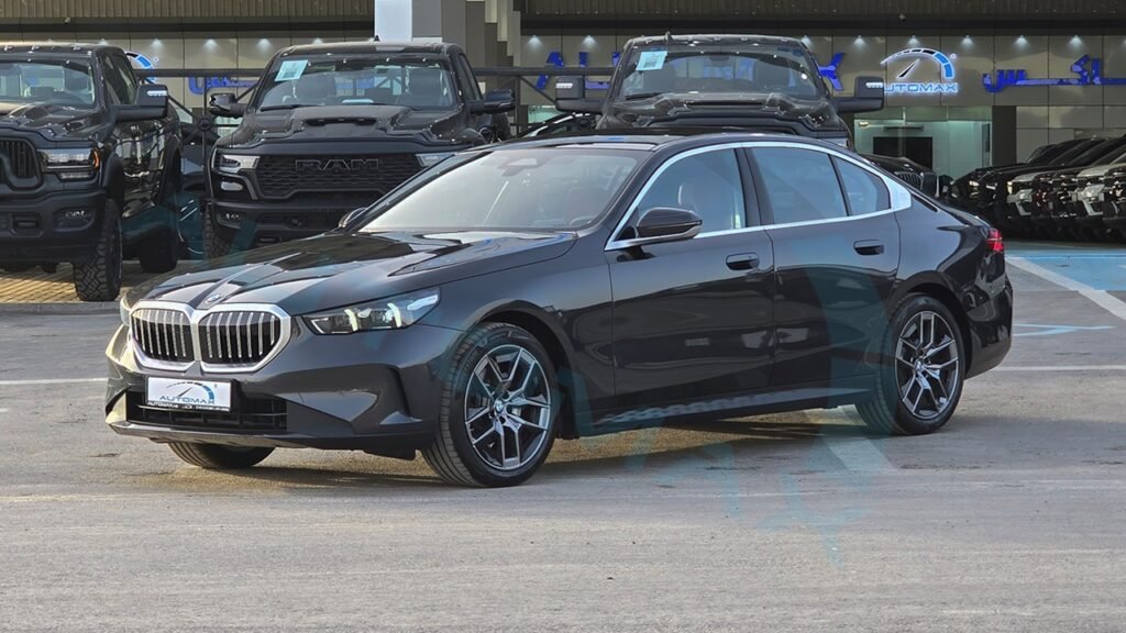 BMW 520i 2025 Sophisto GreyPage 1