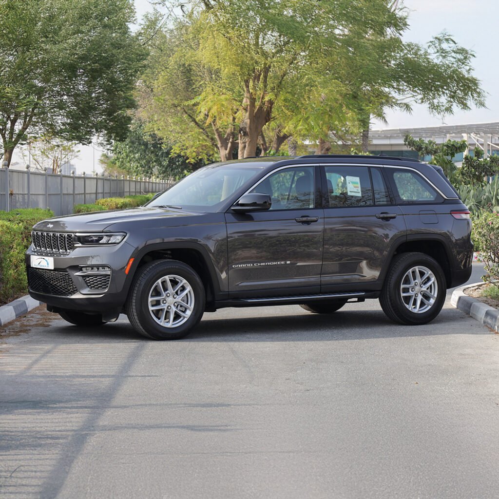 2024 JEEP GRAND CHEROKEE LAREDO Baltic Grey (With Side Steps)