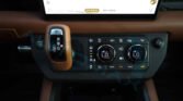 2025 DEFENDER 110 OCTA 4.4TT V8 Petra Copper Page64
