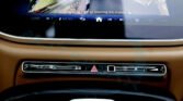 2025 MERCEDES BENZ E 200 AMG Polar White Brown Page41