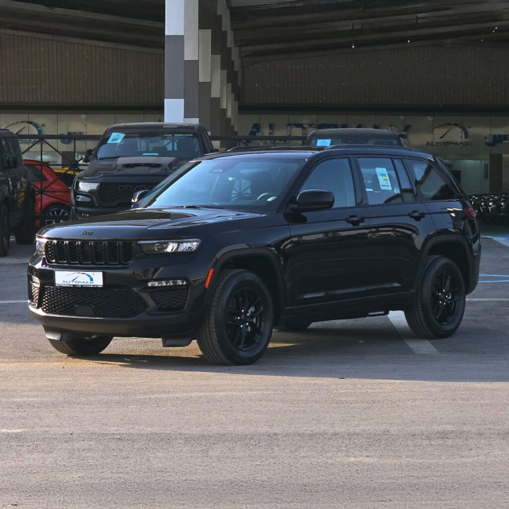 2024 JEEP GRAND CHEROKEE LAREDO Diamond Black (Black Edition)