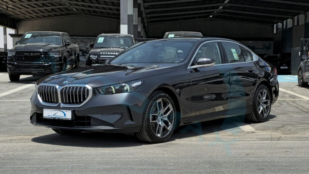 BMW 520i 2026 Sophisto Grey Beige Page 1