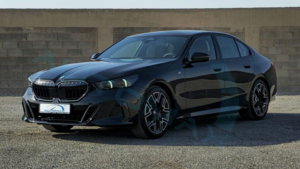 BMW 520i M 2026 Black Sapphire Brown Page 1