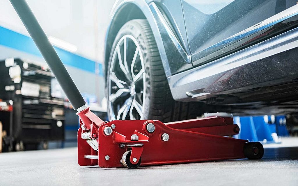 Car Ramps Vs Jack Stands body image1 1024x640