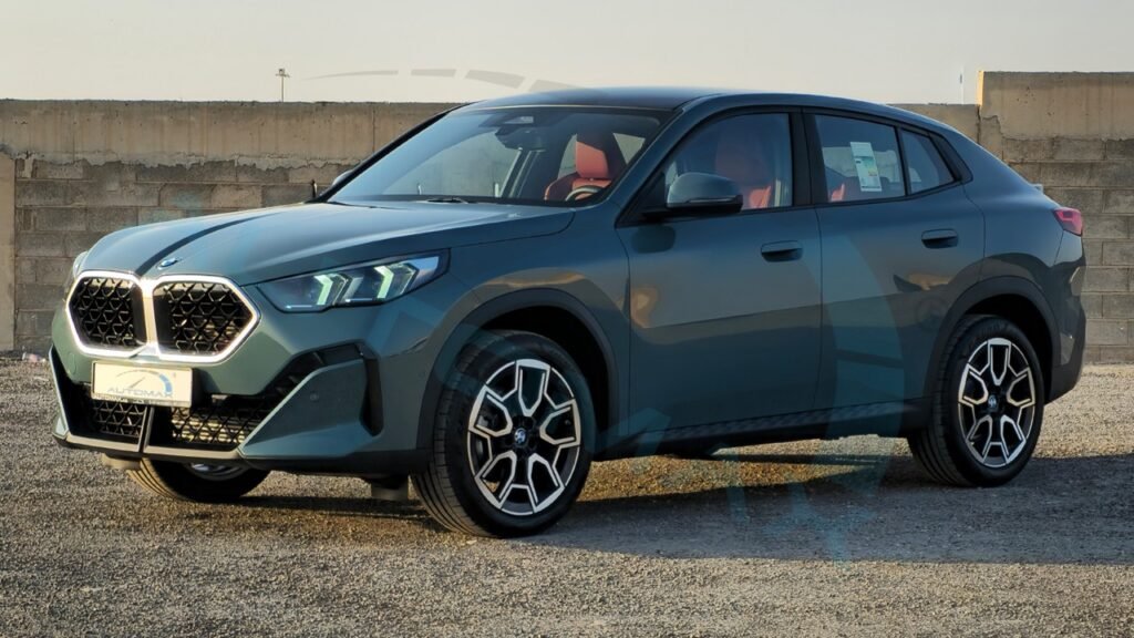 BMW X2 sDrive 18i 2026 Cape York Green Page 1
