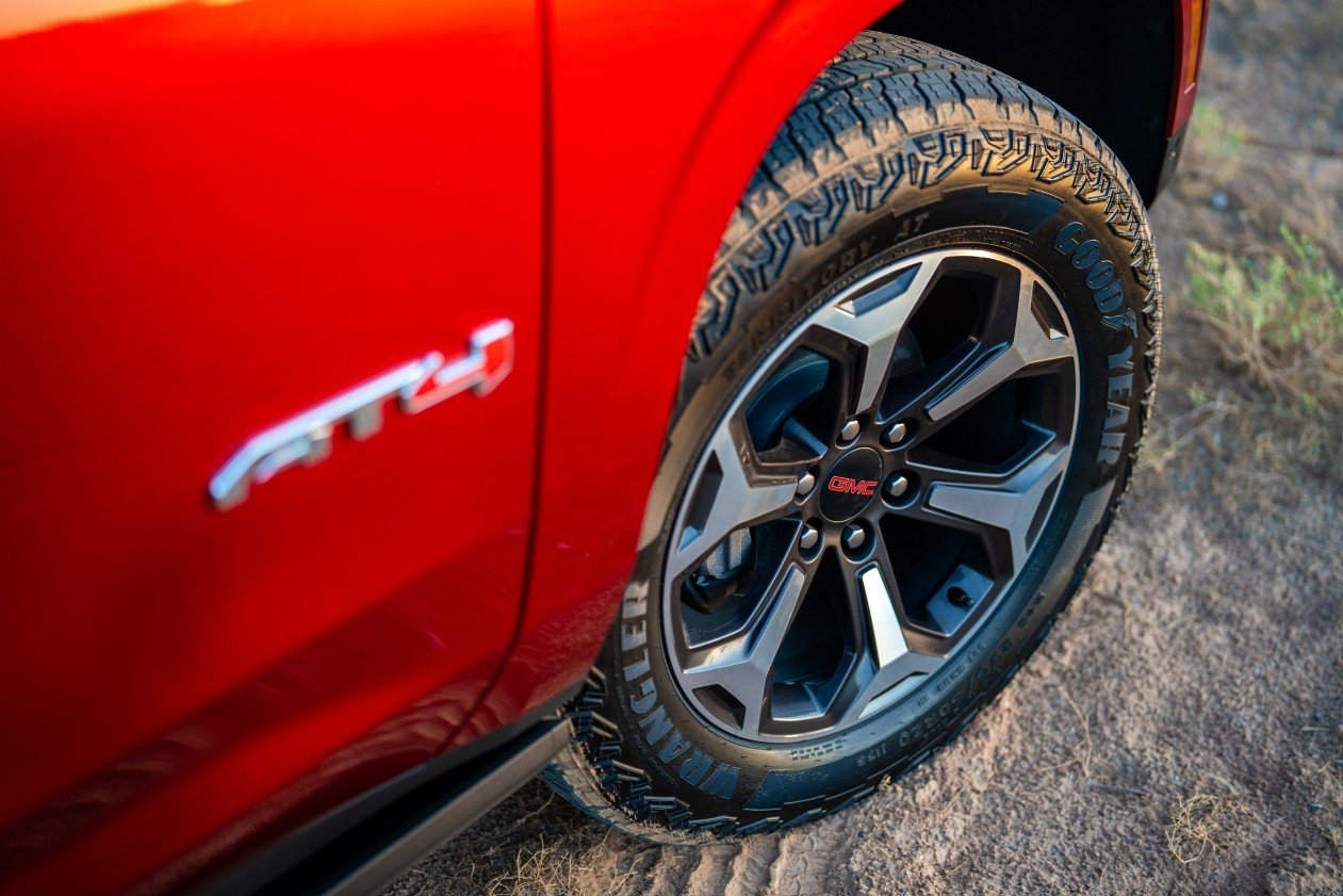 2025 GMC Yukon AT4 Ultimate 003