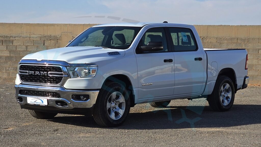 Ram 1500 Bighorn 2023 Bright White Page 2